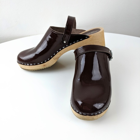 hanna andersson womens clogs